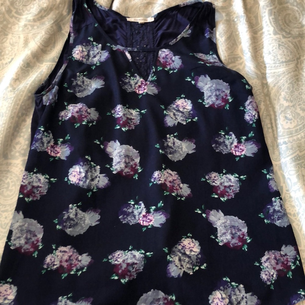Beautiful hydrangea sleeveless Hawthorn top